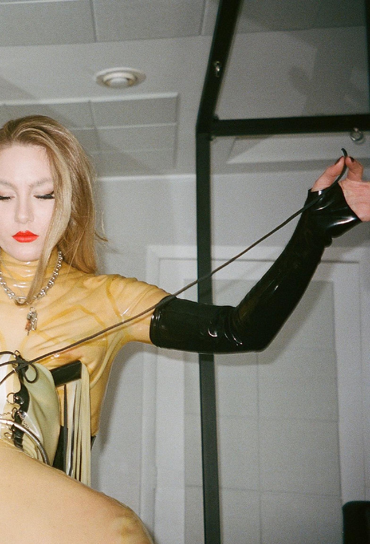 NYC Dominatrix Roxanne